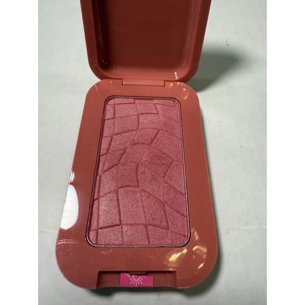 NYX Makeup Buttermelt Blush BMBL08 GETTING BUTTA, Free Laura Geller Kabuki Brush